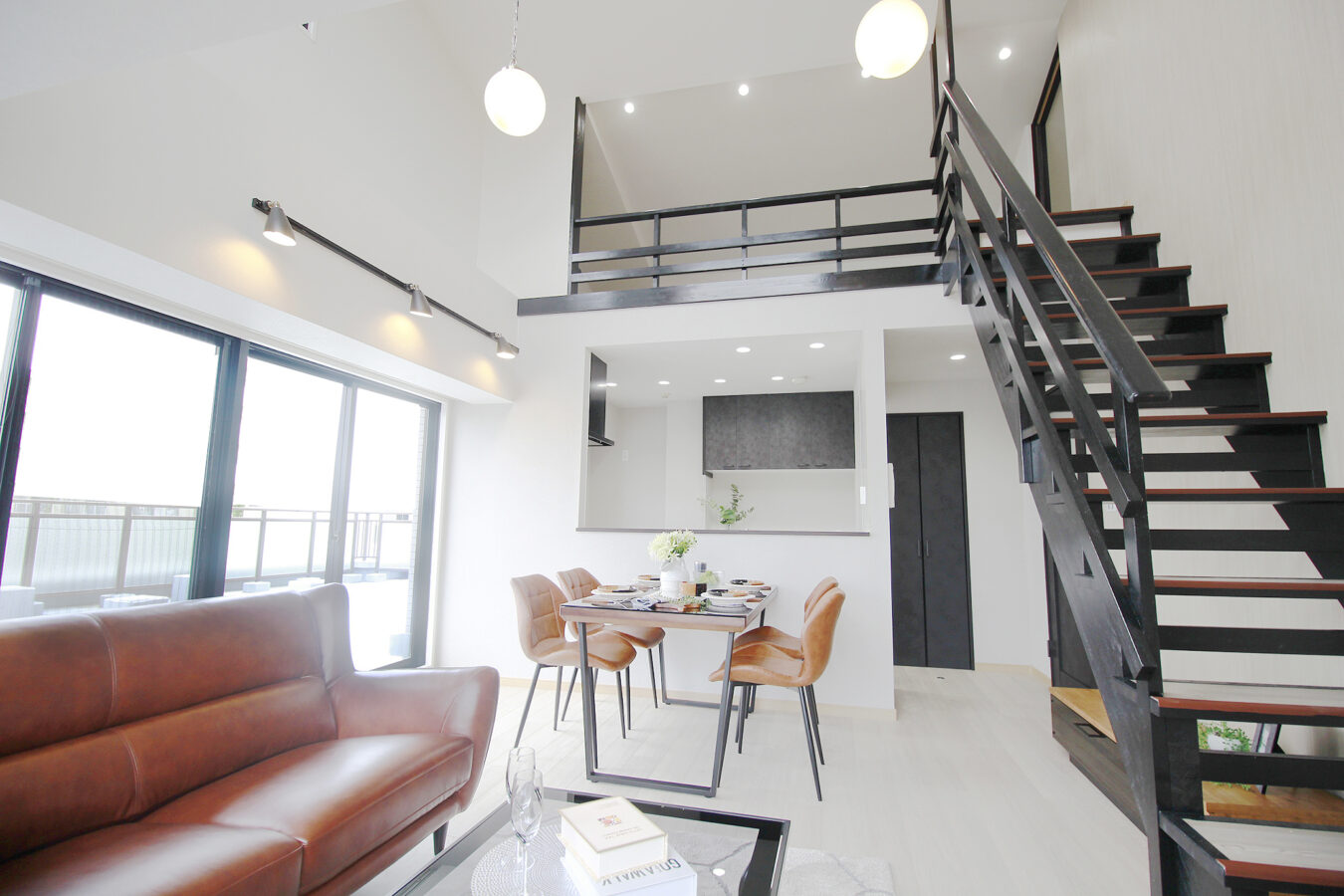 建具まで黒色にこだわりました。