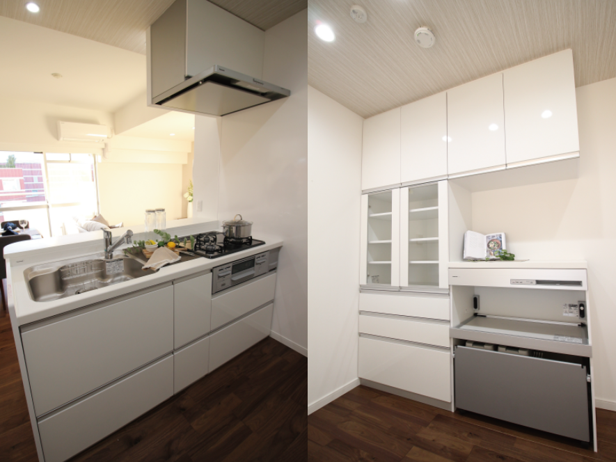 天井高まであるカップボードで収納を確保。