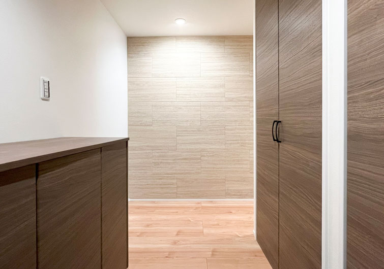 落ち着いたエントランス空間